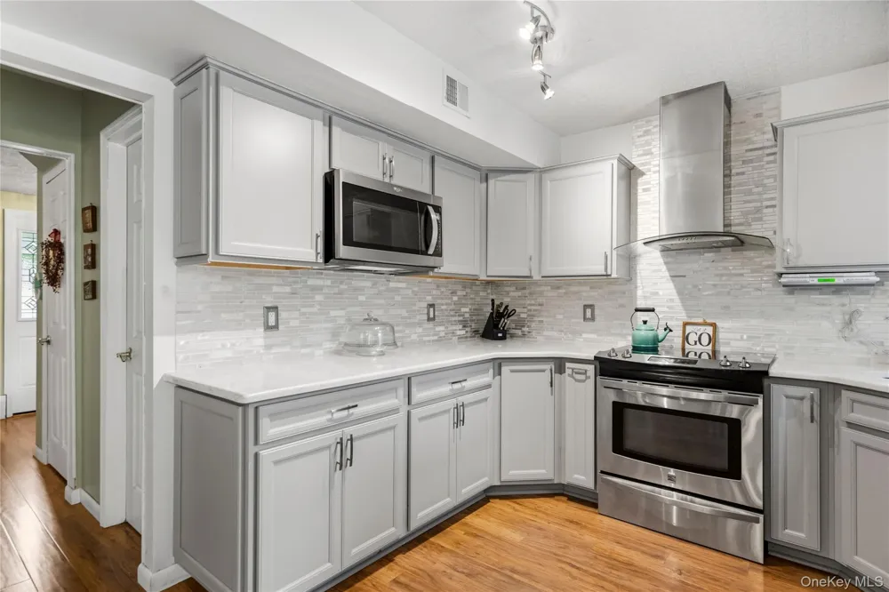 3 Palfrey Street Stony Brook, NY 11790