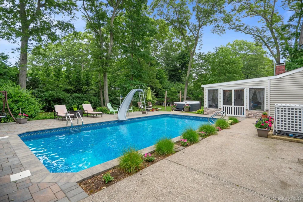 3 Palfrey Street Stony Brook, NY 11790