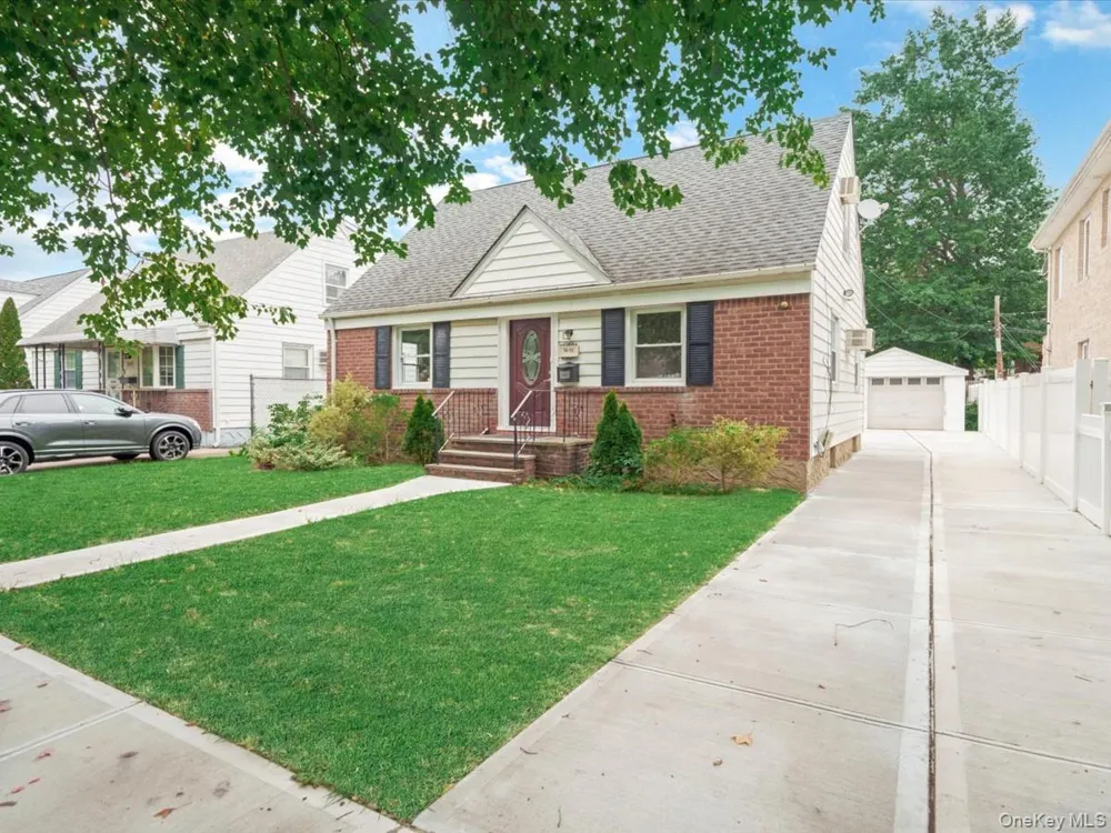 79-53 267th Street Glen Oaks, NY 11004