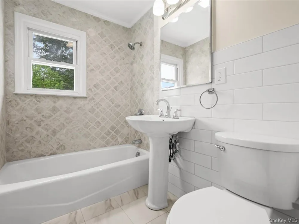 79-53 267th Street Glen Oaks, NY 11004