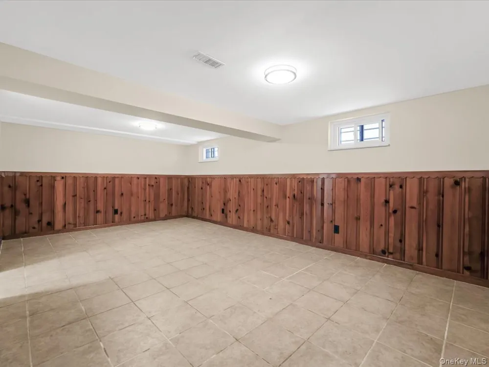 79-53 267th Street Glen Oaks, NY 11004