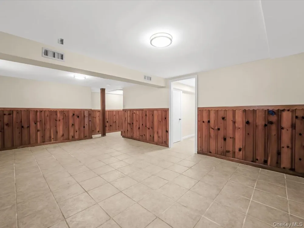 79-53 267th Street Glen Oaks, NY 11004