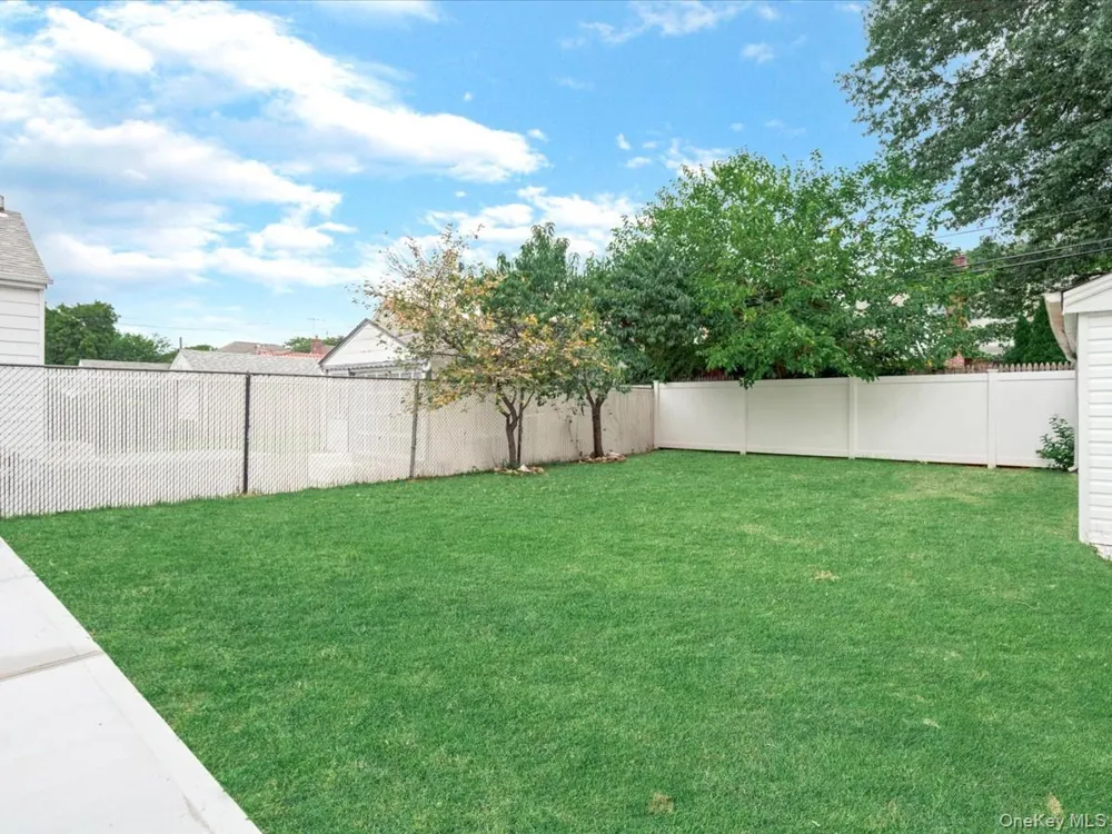 79-53 267th Street Glen Oaks, NY 11004