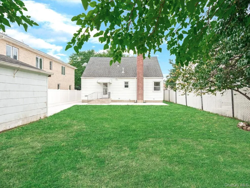 79-53 267th Street Glen Oaks, NY 11004