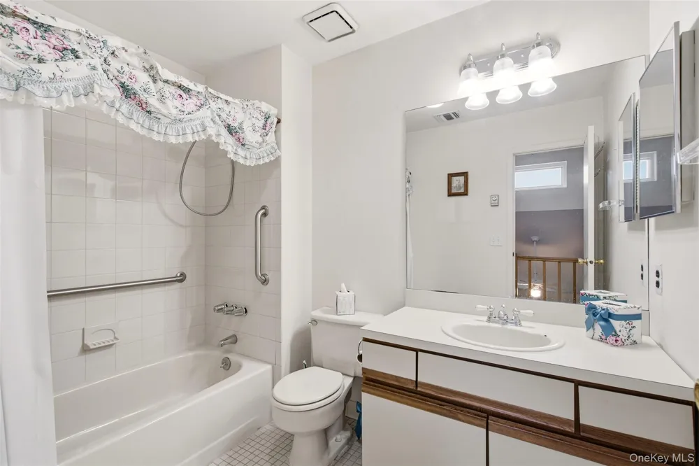 113 Scarlett Drive Commack, NY 11725