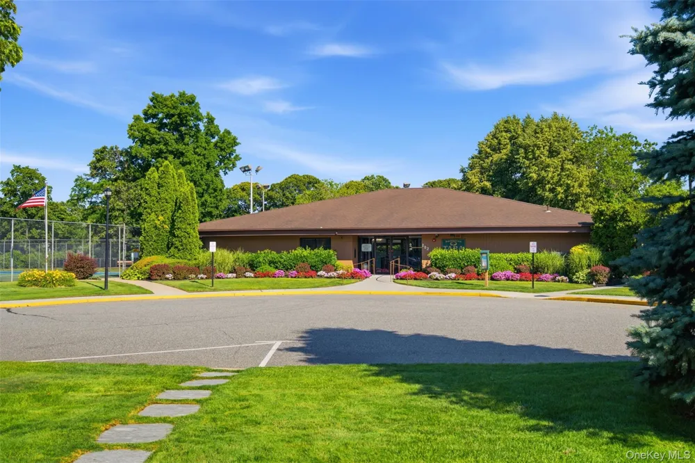 113 Scarlett Drive Commack, NY 11725