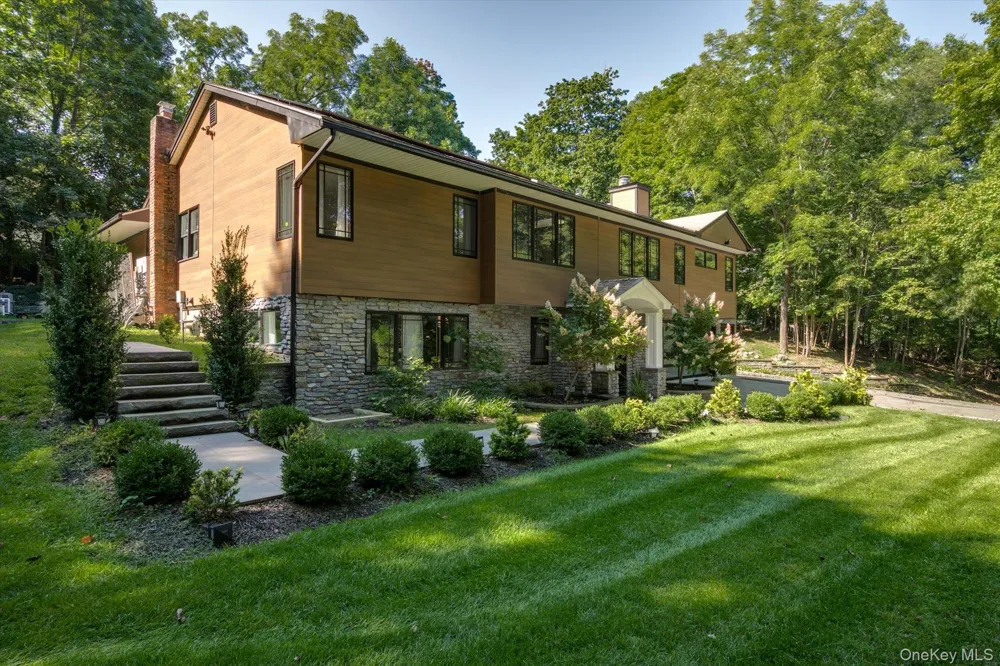 6 Tanyard Lane Huntington, NY 11743