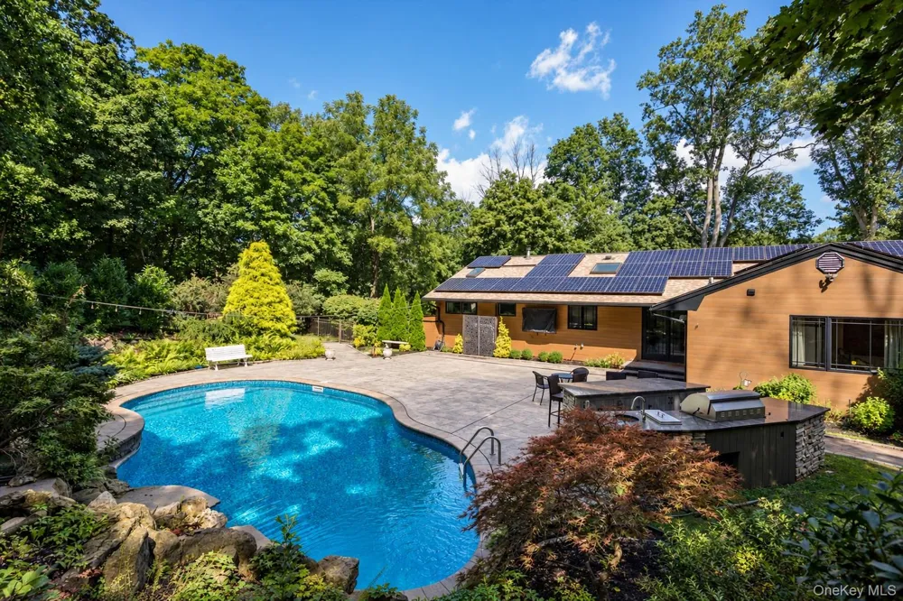 6 Tanyard Lane Huntington, NY 11743