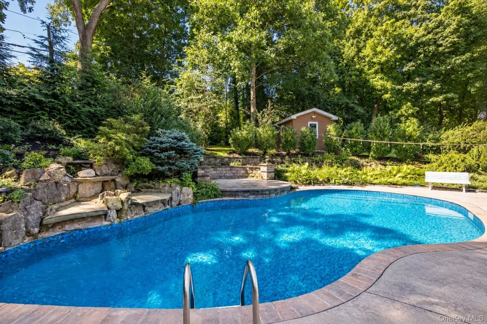 6 Tanyard Lane Huntington, NY 11743