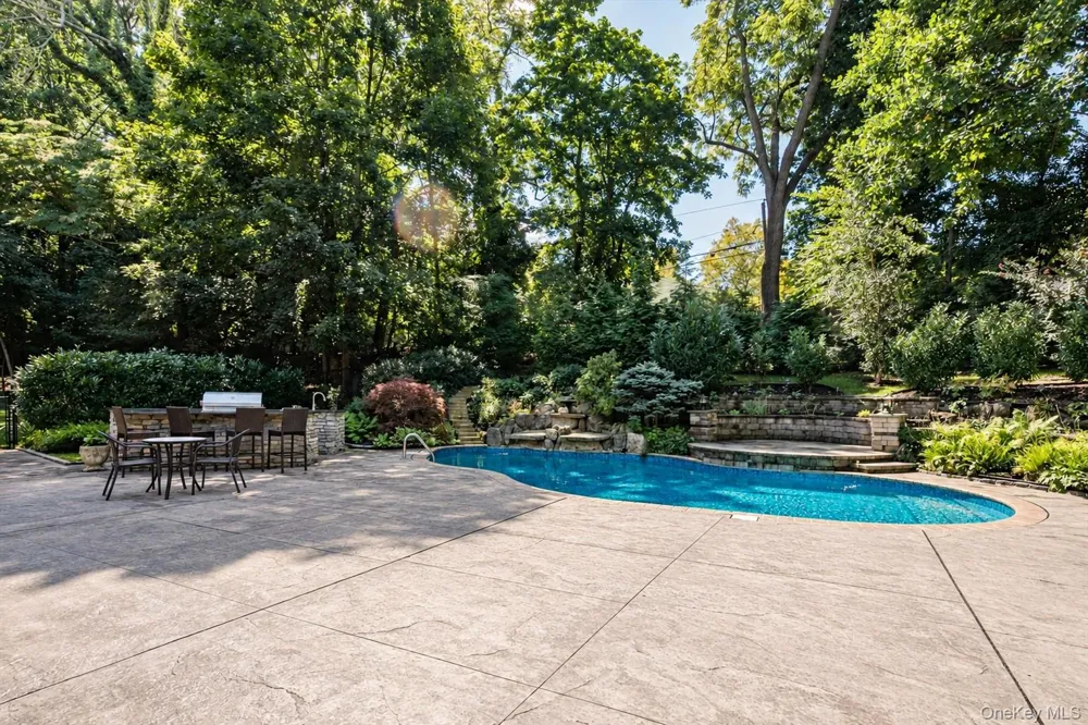 6 Tanyard Lane Huntington, NY 11743