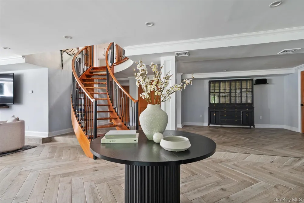 6 Tanyard Lane Huntington, NY 11743