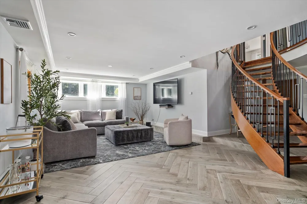 6 Tanyard Lane Huntington, NY 11743