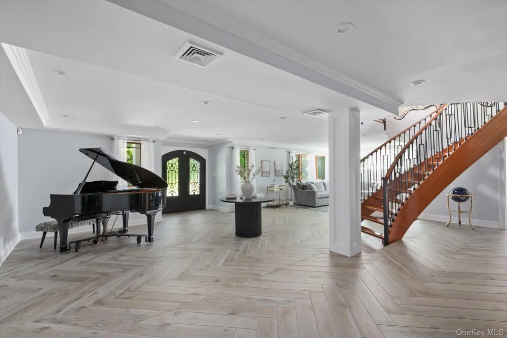 6 Tanyard Lane Huntington, NY 11743