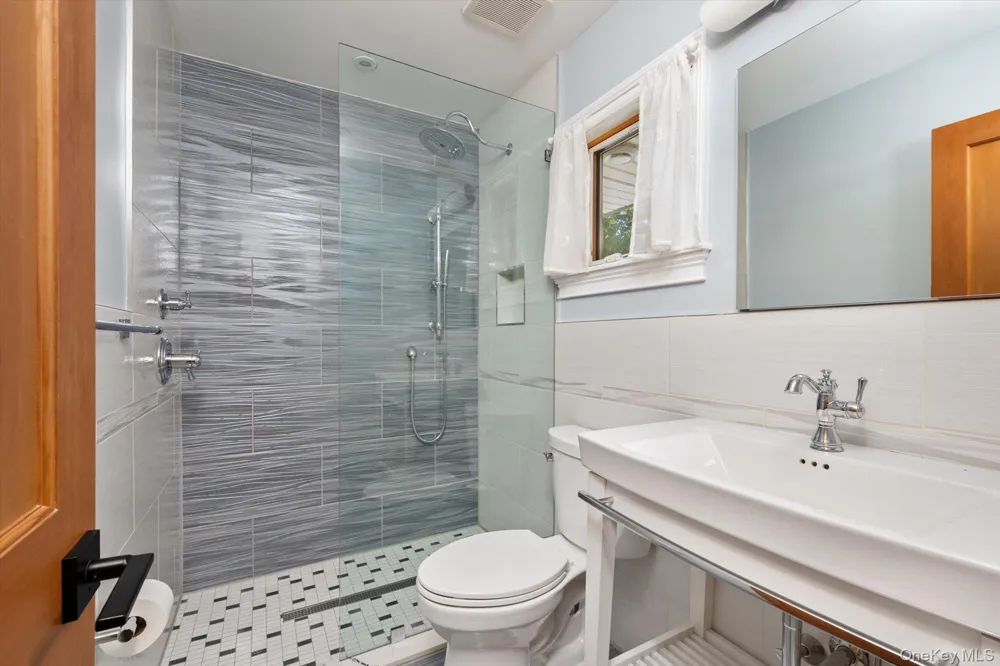 6 Tanyard Lane Huntington, NY 11743
