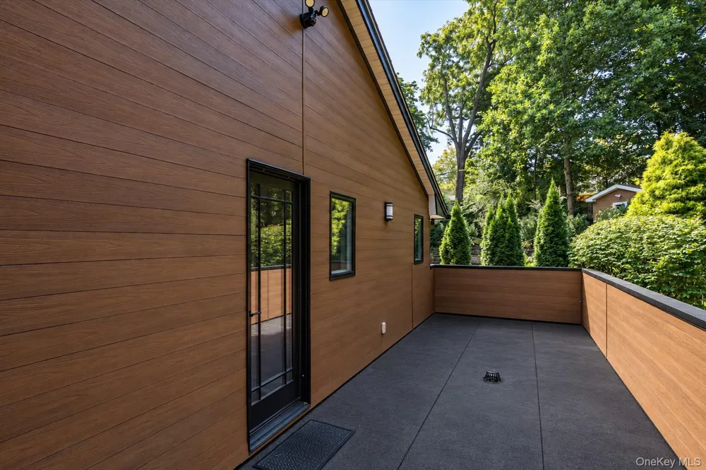 6 Tanyard Lane Huntington, NY 11743