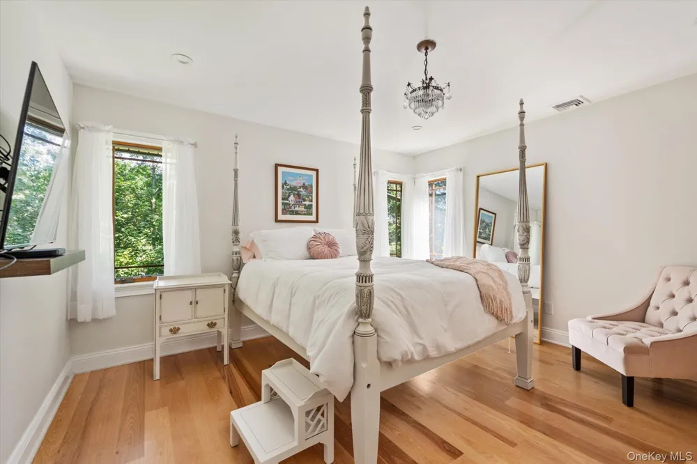 6 Tanyard Lane Huntington, NY 11743