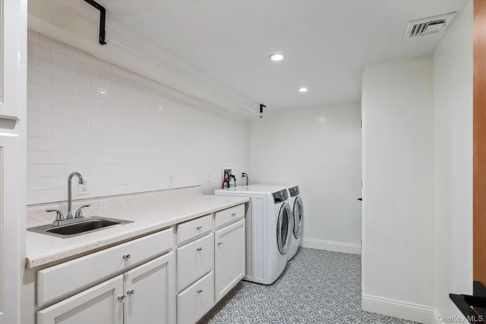 6 Tanyard Lane Huntington, NY 11743
