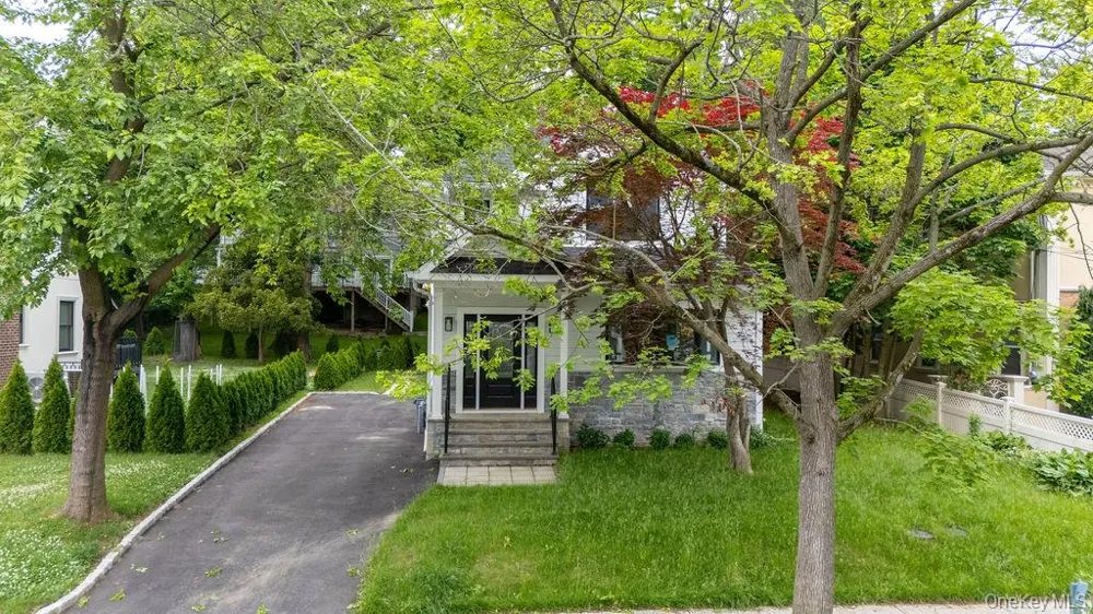 6 Burbury Lane Great Neck, NY 11023