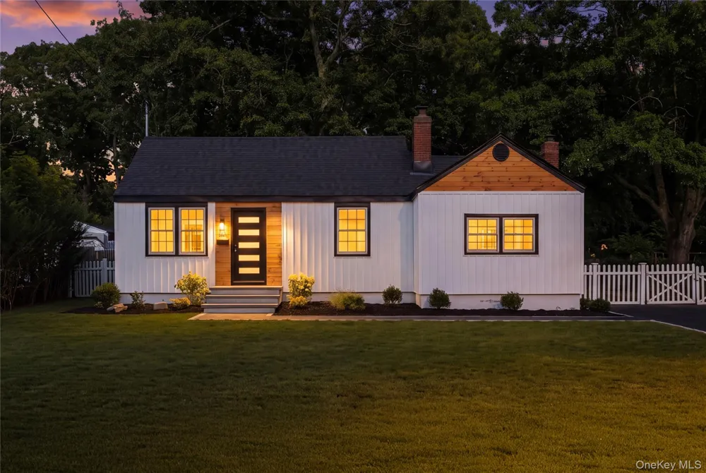 13 Campbell Lane East Islip, NY 11730
