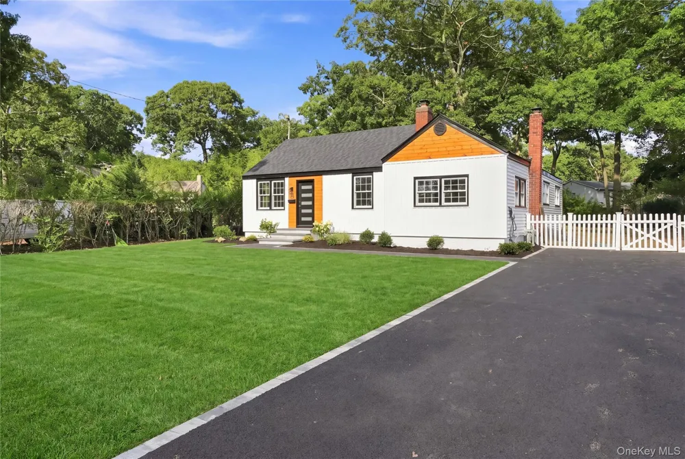 13 Campbell Lane East Islip, NY 11730