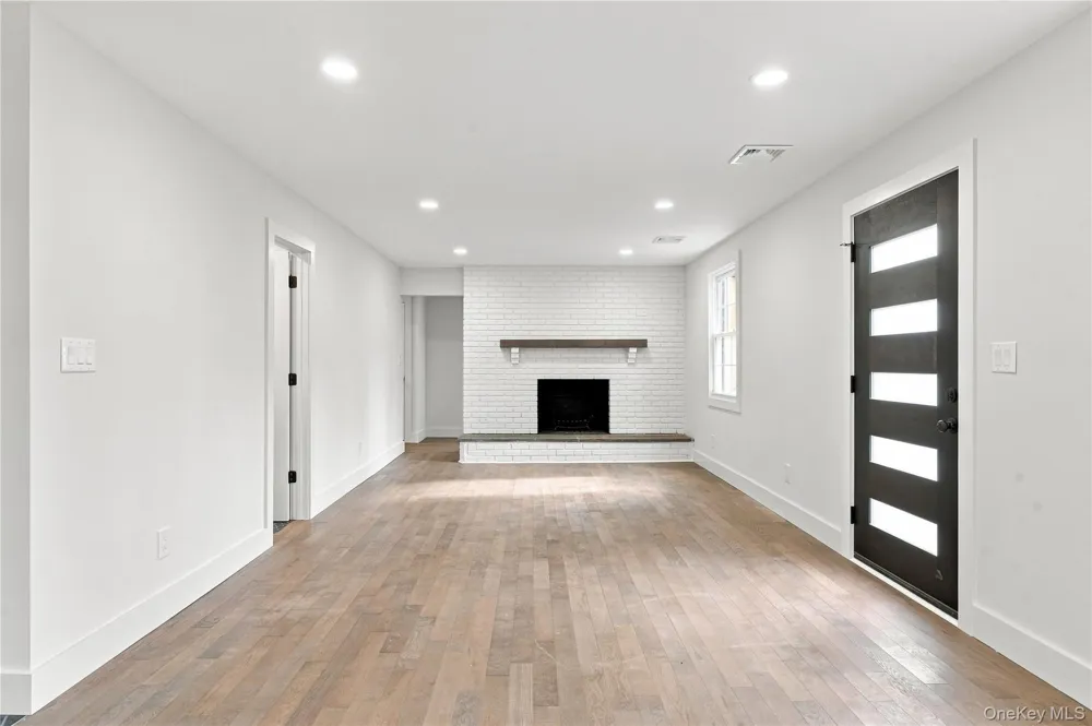 13 Campbell Lane East Islip, NY 11730