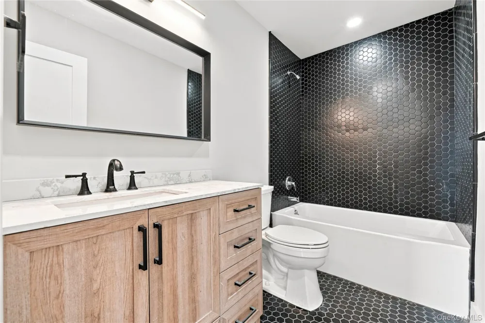 13 Campbell Lane East Islip, NY 11730
