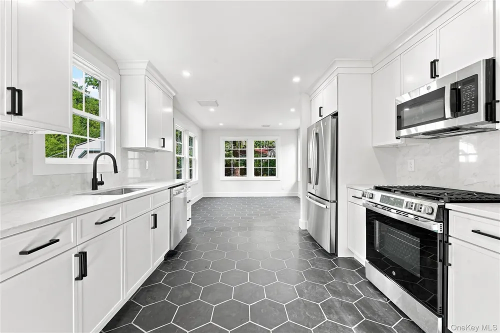 13 Campbell Lane East Islip, NY 11730