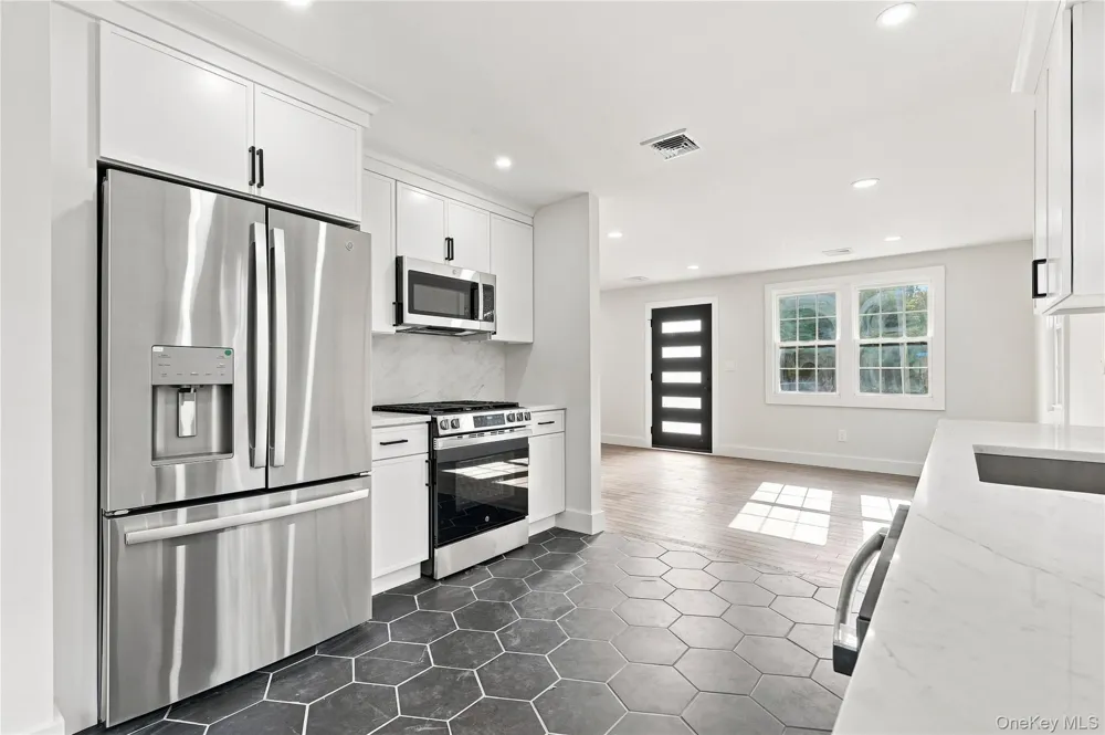 13 Campbell Lane East Islip, NY 11730