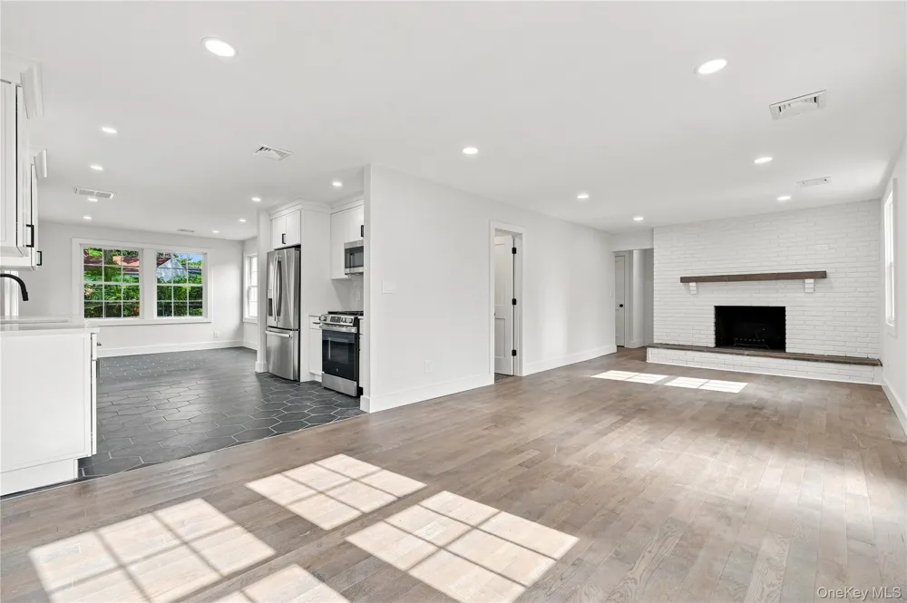 13 Campbell Lane East Islip, NY 11730