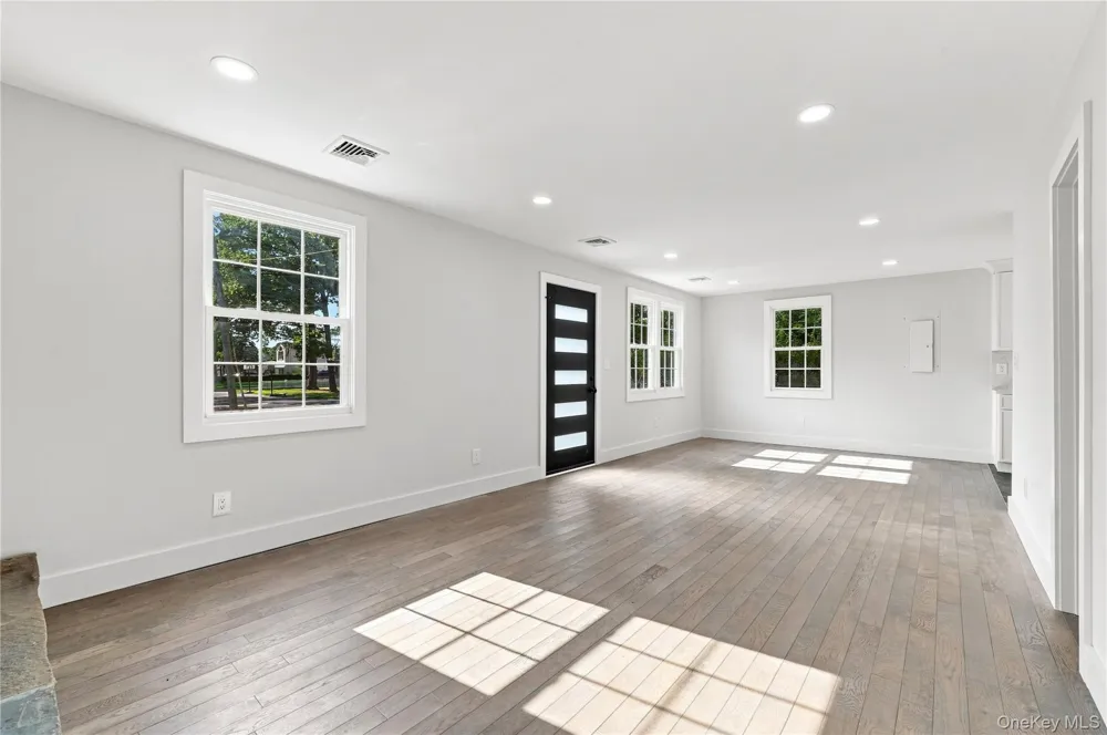 13 Campbell Lane East Islip, NY 11730