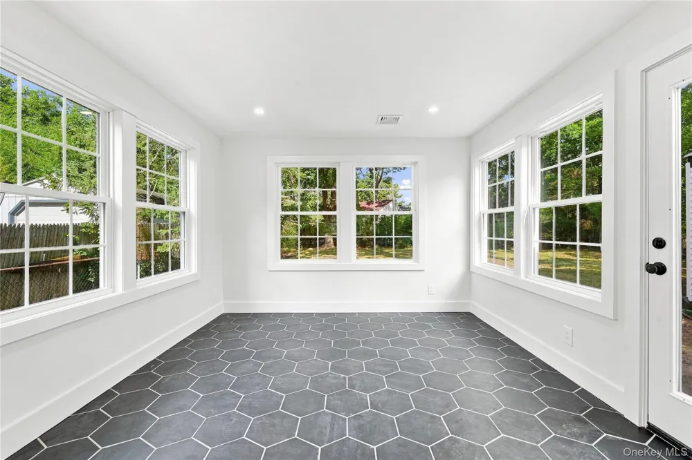 13 Campbell Lane East Islip, NY 11730