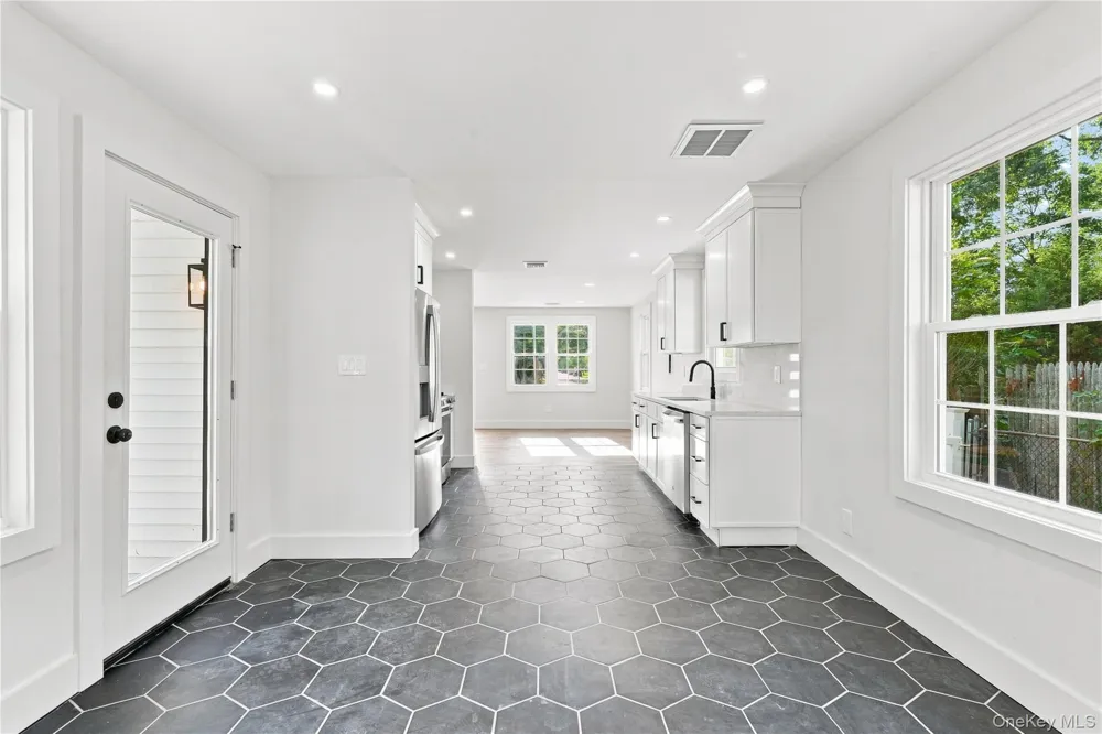 13 Campbell Lane East Islip, NY 11730
