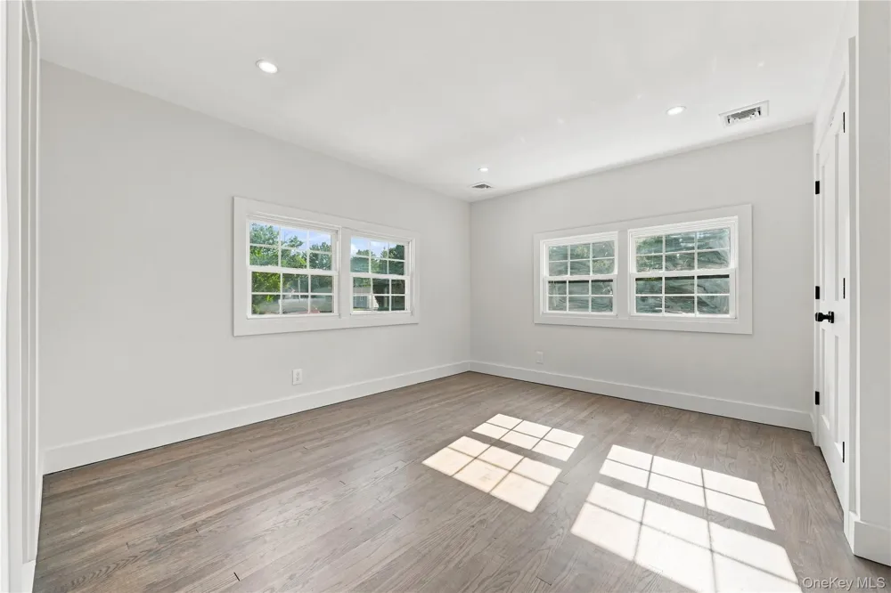 13 Campbell Lane East Islip, NY 11730