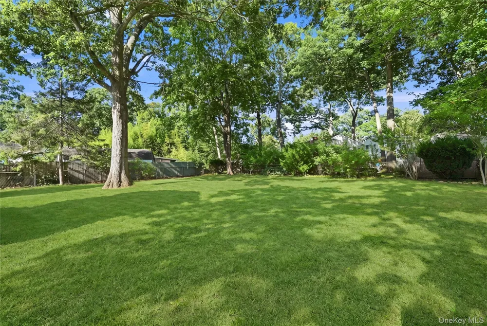 13 Campbell Lane East Islip, NY 11730