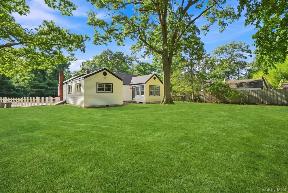 13 Campbell Lane East Islip, NY 11730