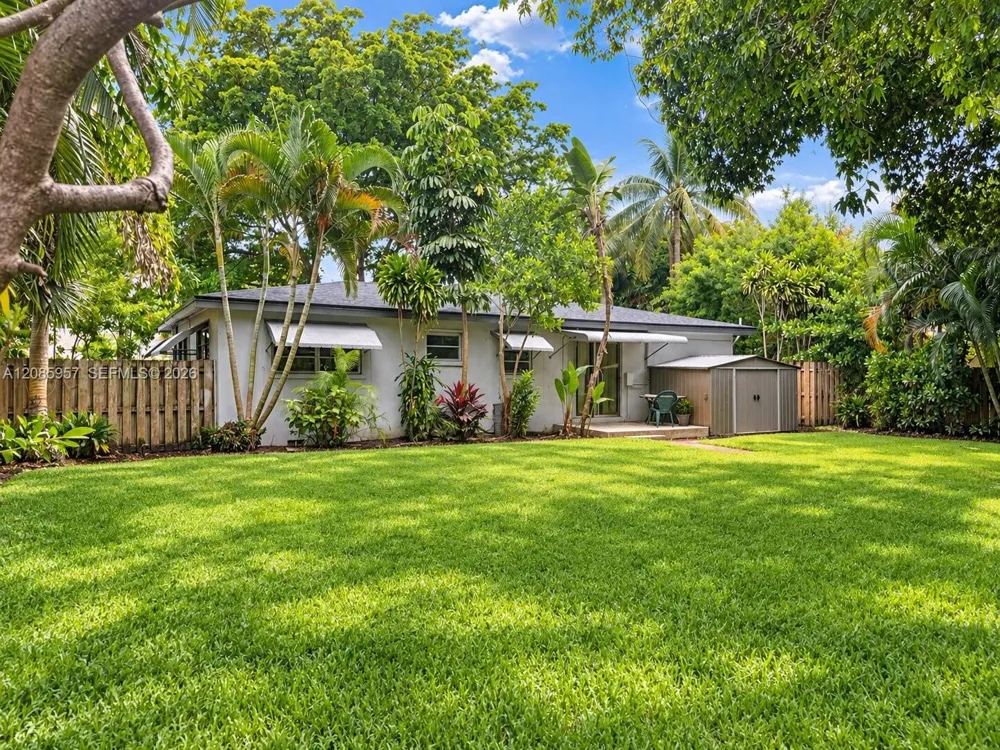1107 NE 16th Ct Fort Lauderdale, FL 33305