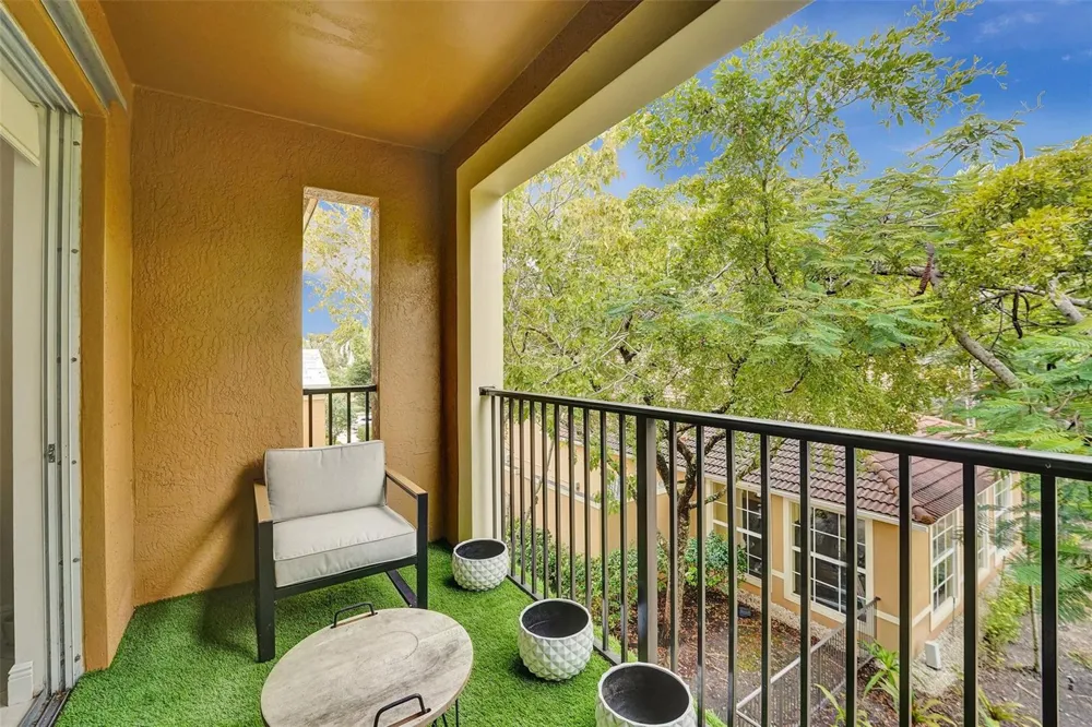7940 NOB HILL ROAD #304 Tamarac, FL 33321