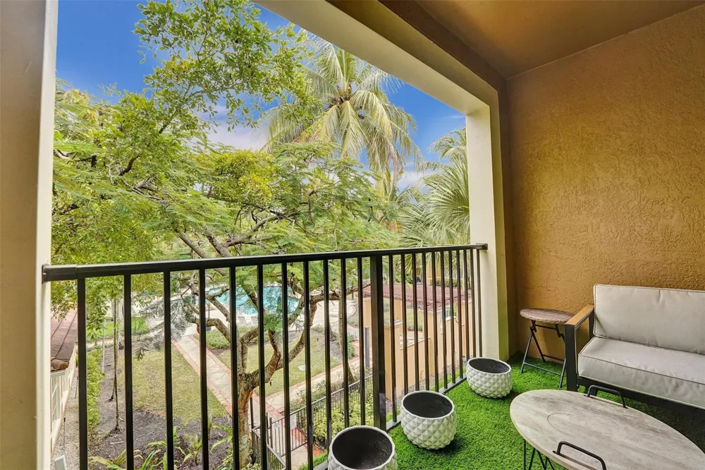 7940 NOB HILL ROAD #304 Tamarac, FL 33321