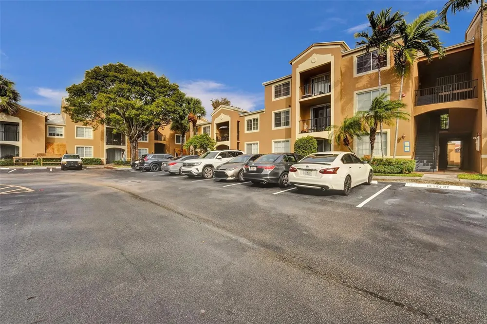 7940 NOB HILL ROAD #304 Tamarac, FL 33321