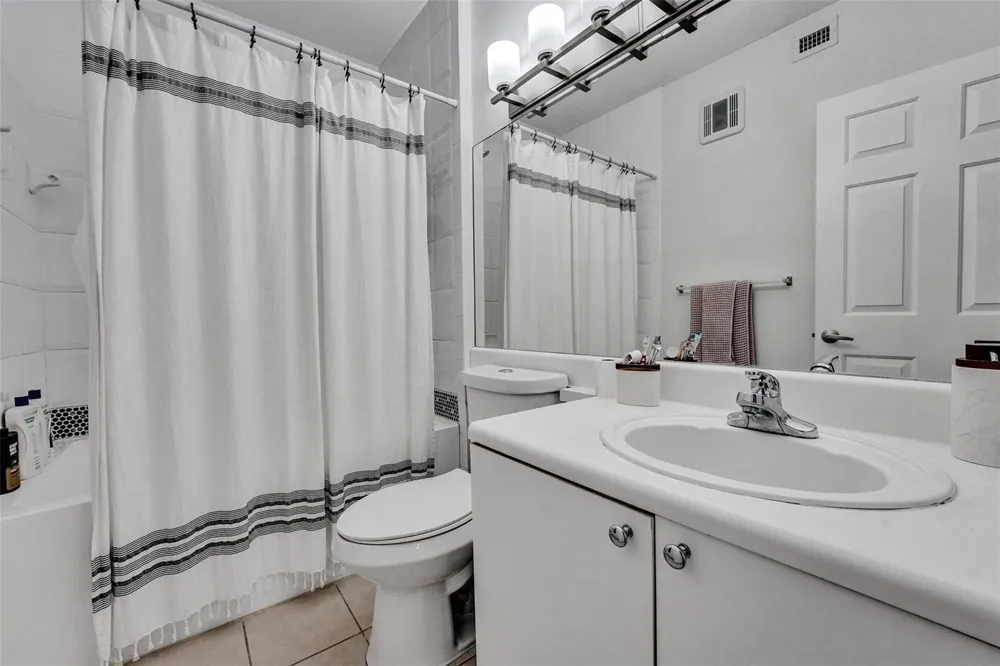 7940 NOB HILL ROAD #304 Tamarac, FL 33321