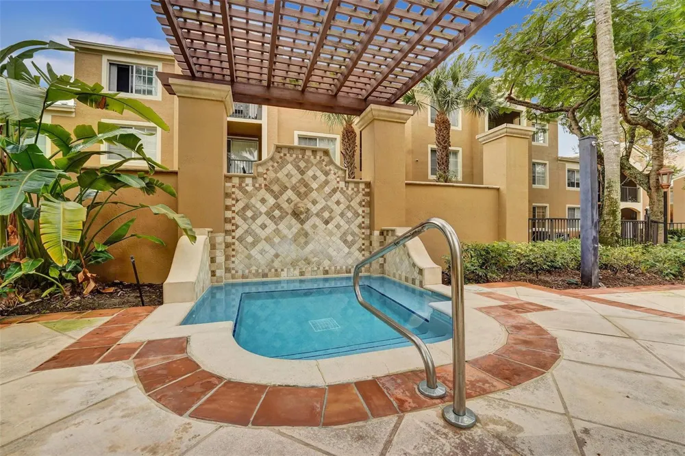 7940 NOB HILL ROAD #304 Tamarac, FL 33321