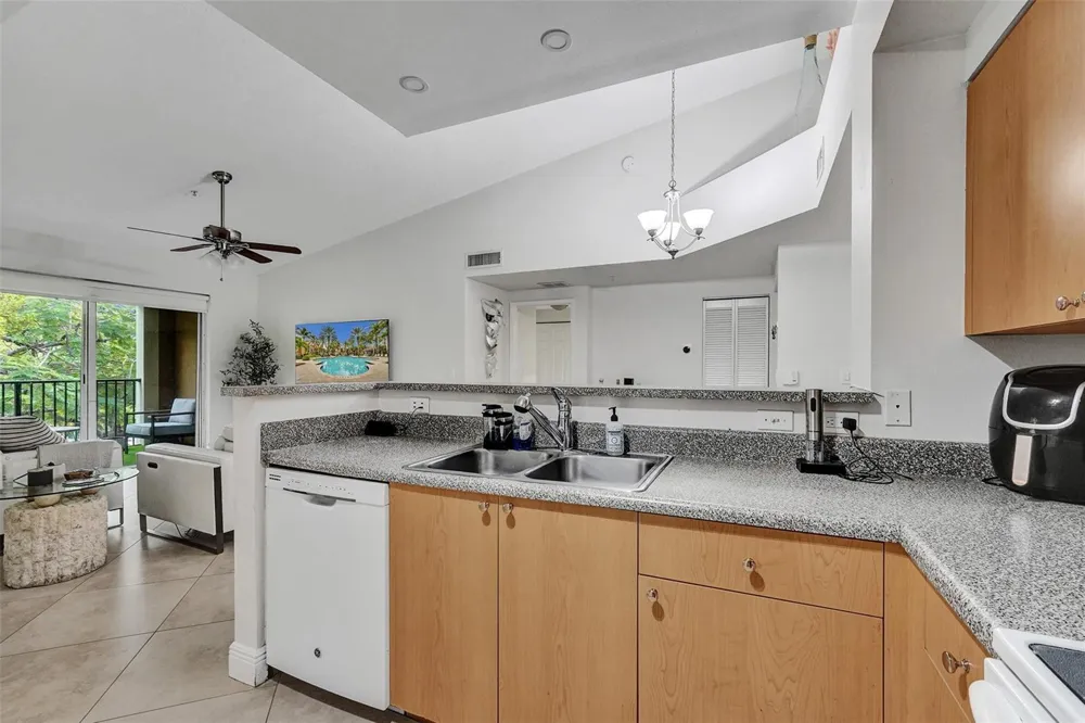 7940 NOB HILL ROAD #304 Tamarac, FL 33321