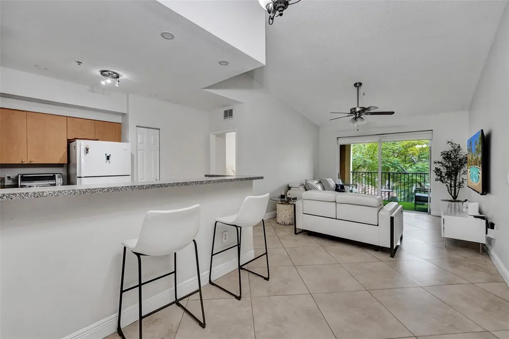 7940 NOB HILL ROAD #304 Tamarac, FL 33321
