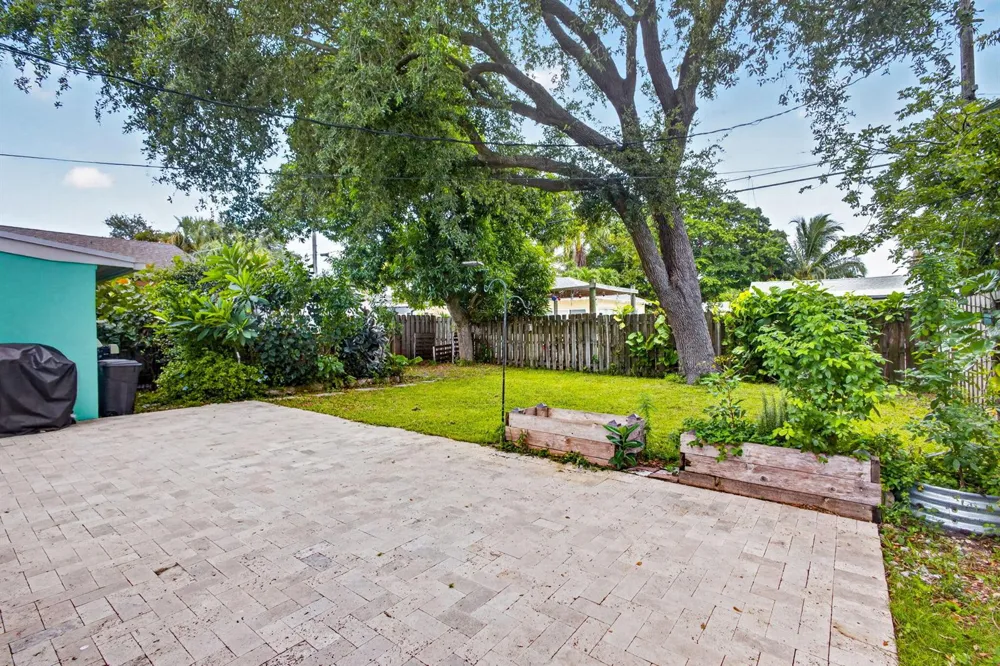 216 E 24TH STREET Riviera Beach, FL 33404
