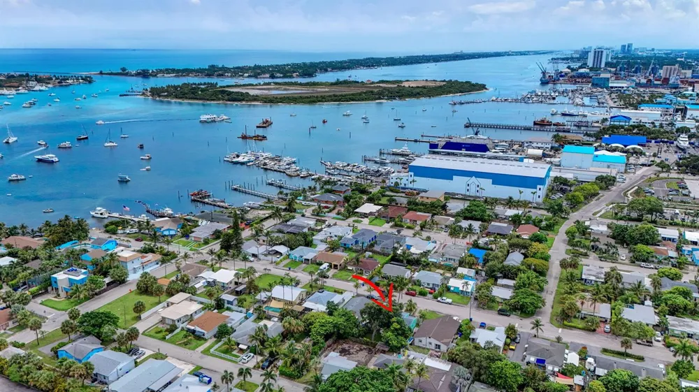 216 E 24TH STREET Riviera Beach, FL 33404