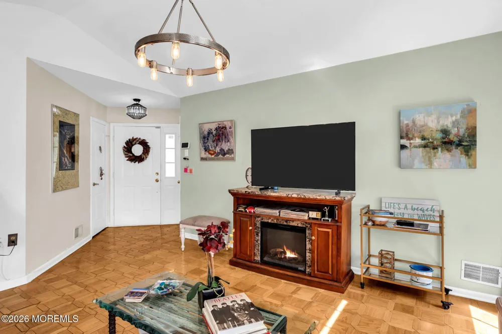 13 Sedgwick Square Jackson, NJ 08527