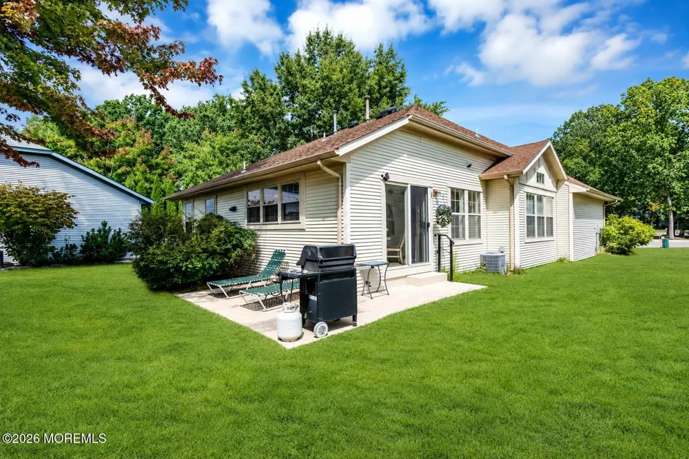 13 Sedgwick Square Jackson, NJ 08527