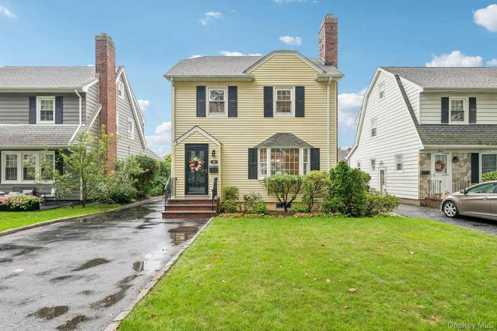 32 Cambridge Avenue Garden City, NY 11530