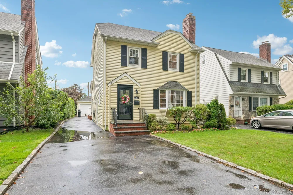 32 Cambridge Avenue Garden City, NY 11530