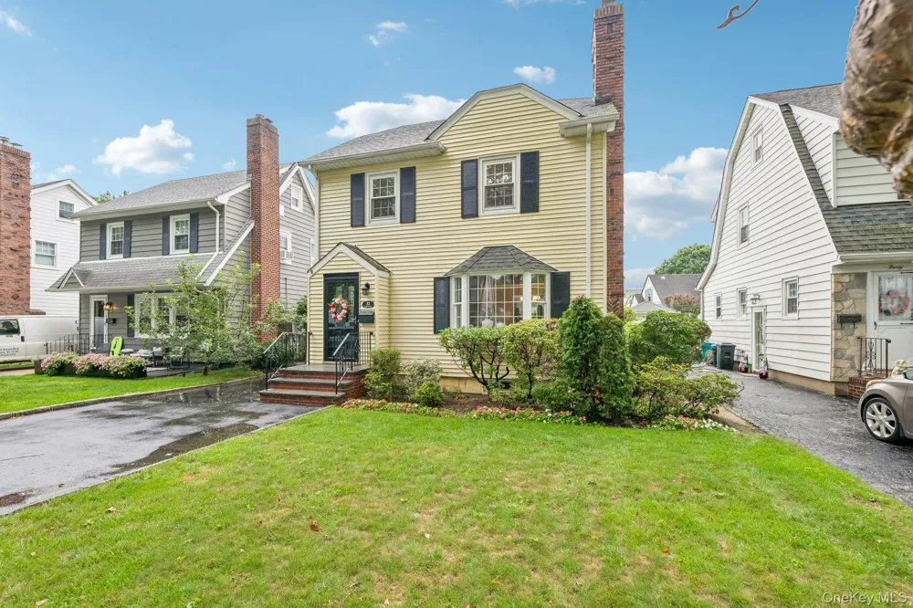 32 Cambridge Avenue Garden City, NY 11530